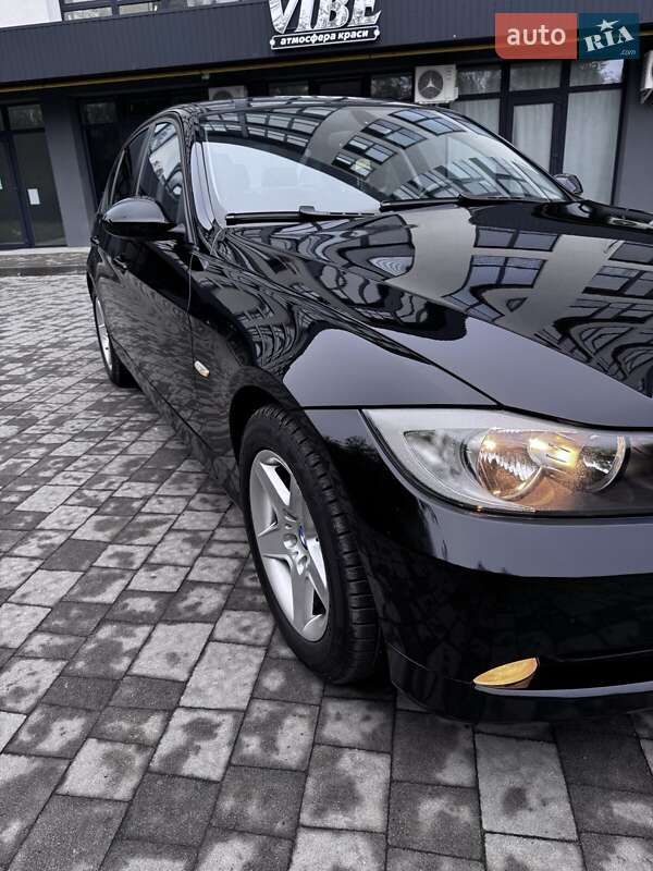 Седан BMW 3 Series 2007 в Новояворовске