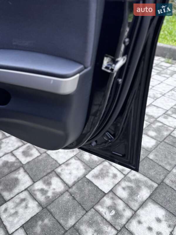 Седан BMW 3 Series 2007 в Новояворовске