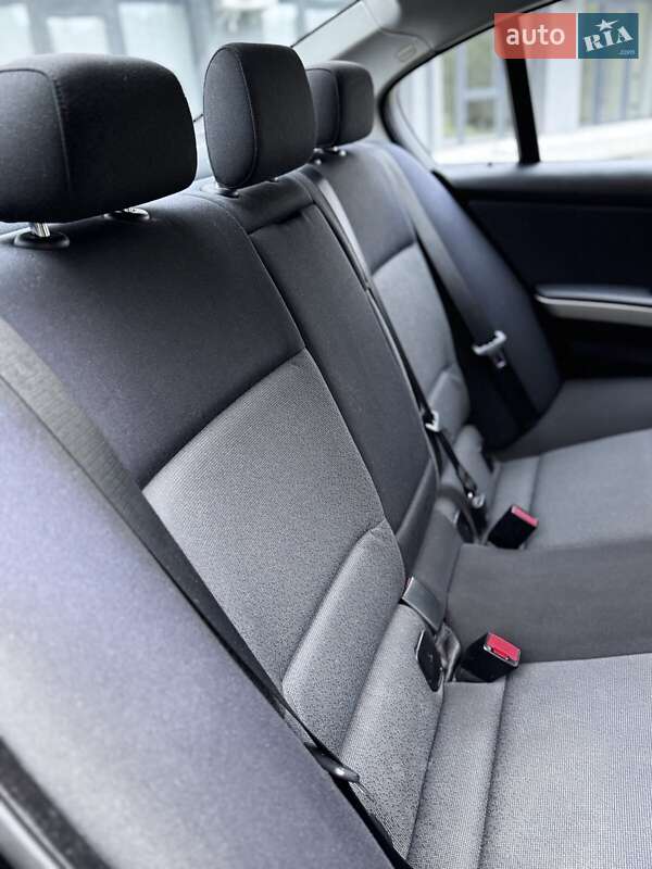 Седан BMW 3 Series 2007 в Новояворовске