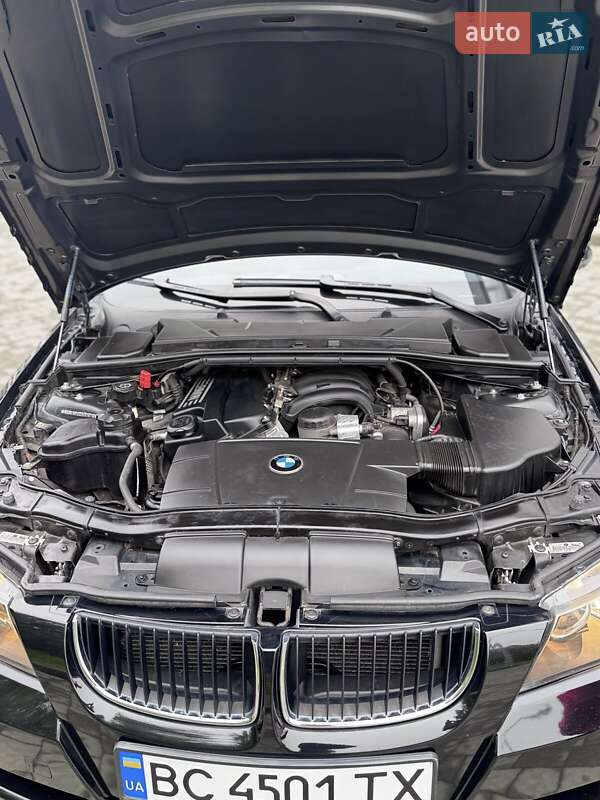 Седан BMW 3 Series 2007 в Новояворовске