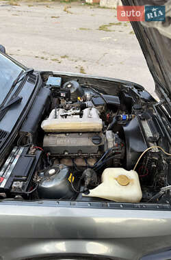 Седан BMW 3 Series 1990 в 