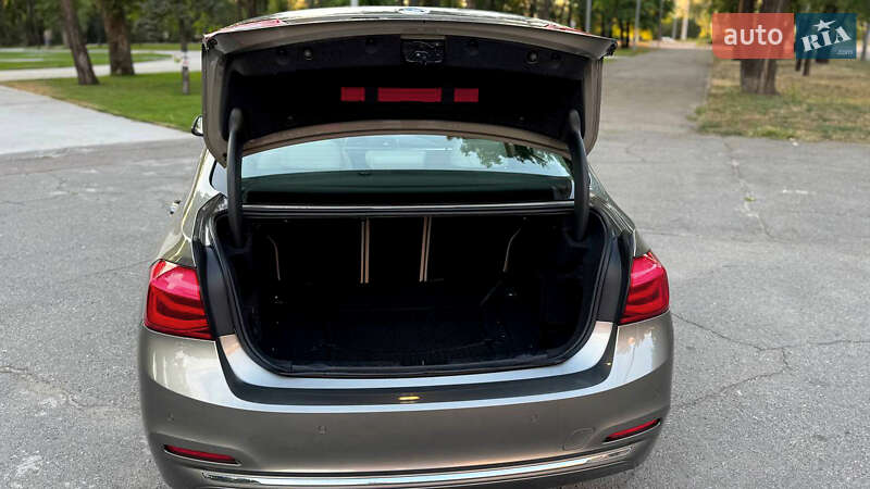 Седан BMW 3 Series 2015 в Запоріжжі