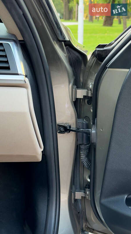 Седан BMW 3 Series 2015 в Запоріжжі