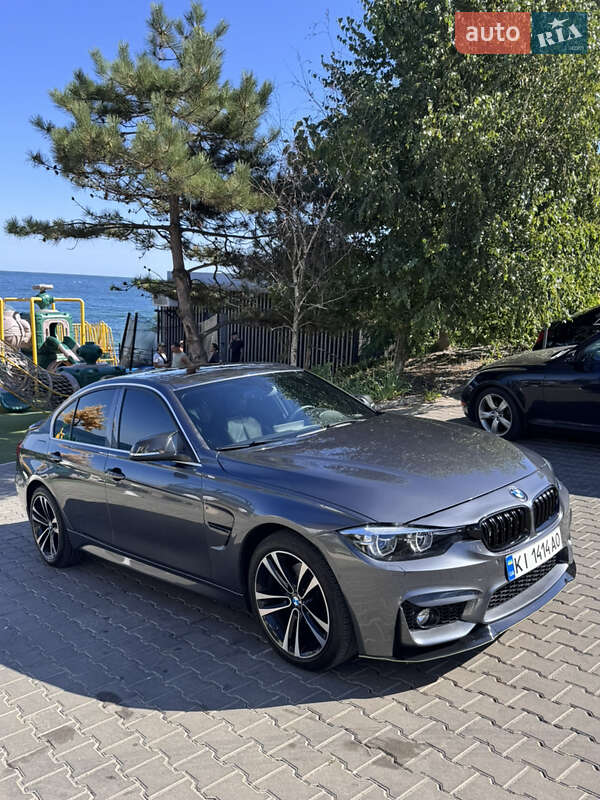 Седан BMW 3 Series 2017 в Києві