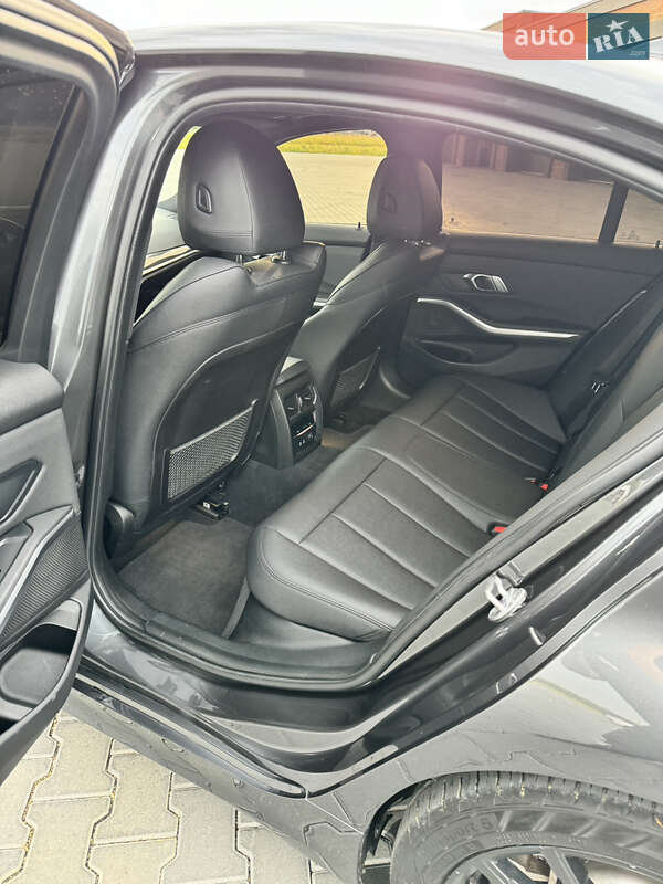 Седан BMW 3 Series 2019 в Черновцах