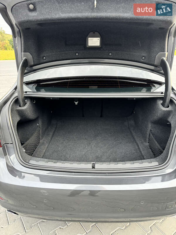 Седан BMW 3 Series 2019 в Черновцах