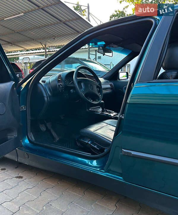 Седан BMW 3 Series 1995 в Сумах