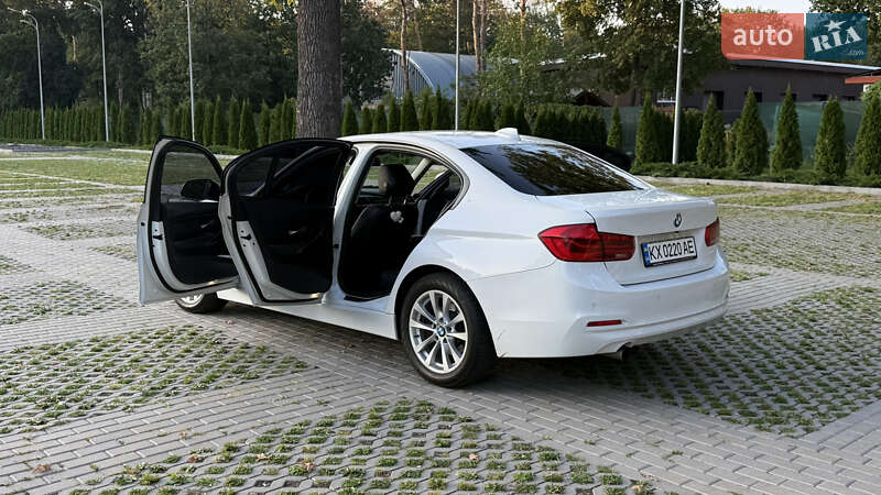 Седан BMW 3 Series 2016 в Киеве