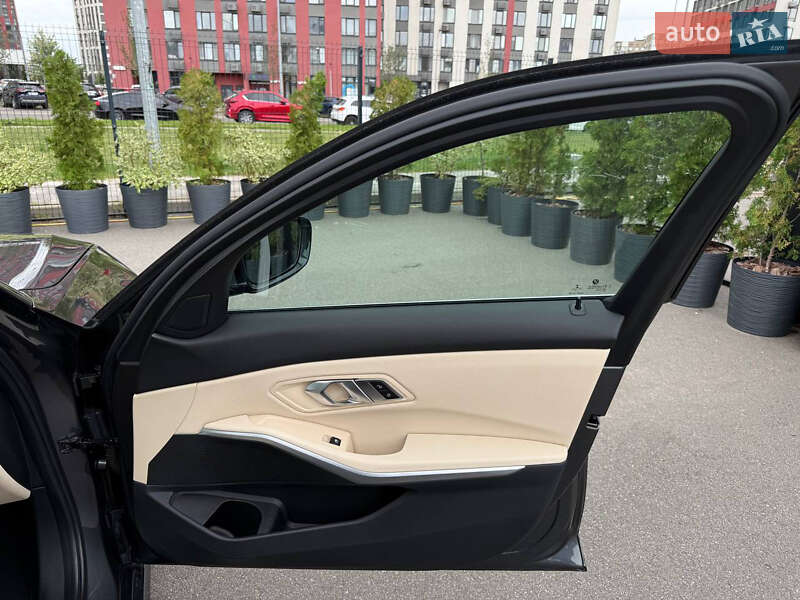 Седан BMW 3 Series 2019 в Киеве