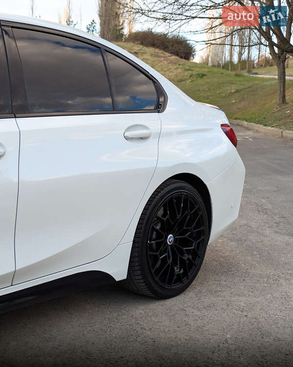 Седан BMW 3 Series 2019 в Ровно