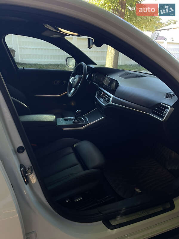 Седан BMW 3 Series 2019 в Ровно