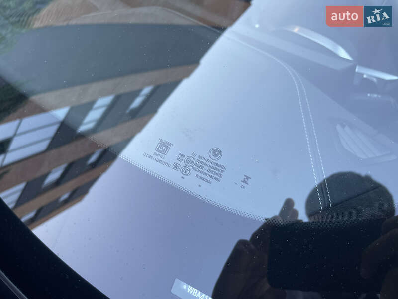 Седан BMW 3 Series 2024 в Черновцах