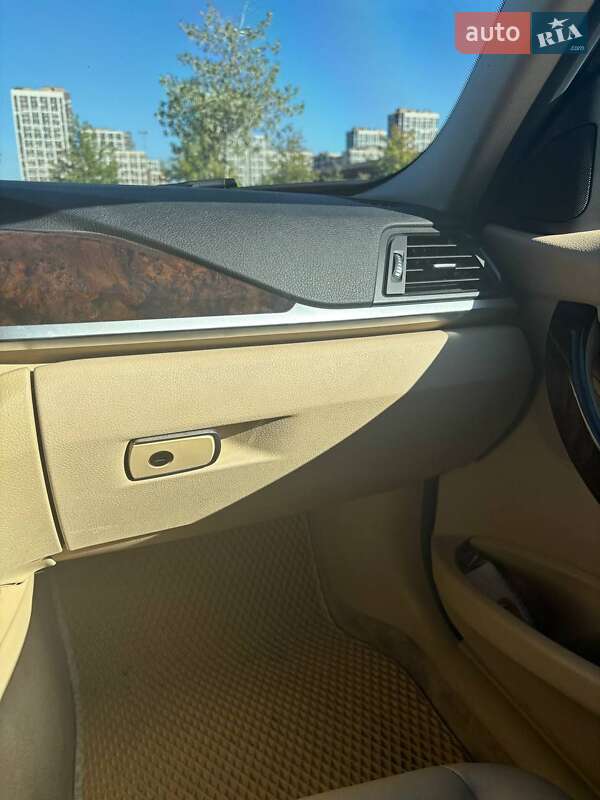 Седан BMW 3 Series 2014 в Киеве