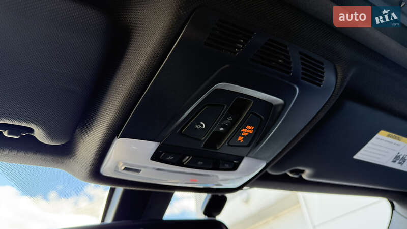 Седан BMW 3 Series 2017 в Киеве