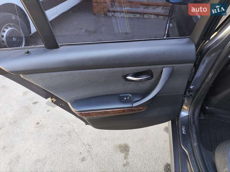 Седан BMW 3 Series 2006 в Новониколаевке фото 8 Седан BMW 3 Series 2006 в Новониколаевке