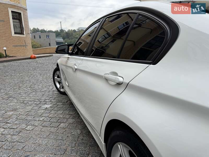 Седан BMW 3 Series 2015 в Києві
