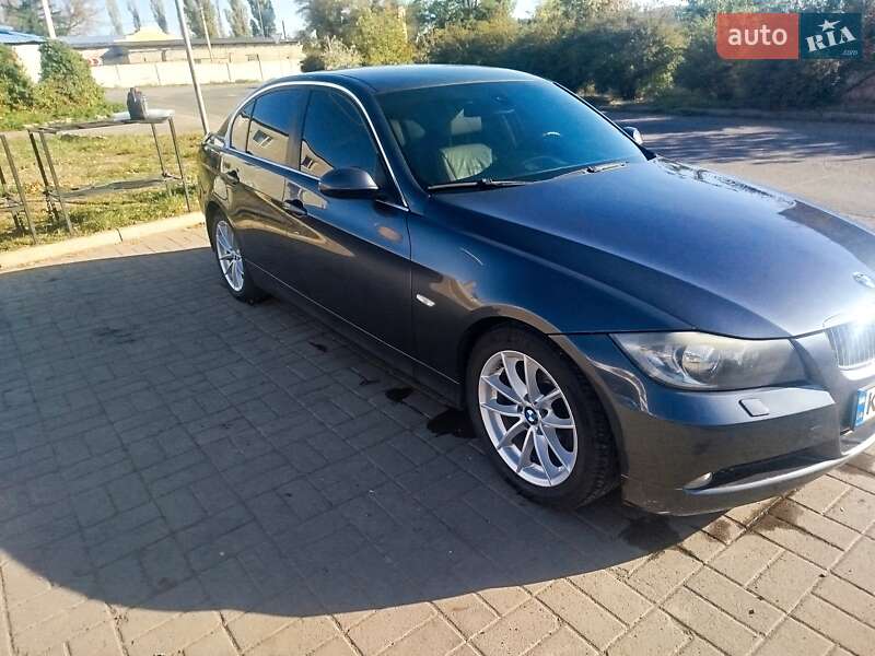 Седан BMW 3 Series 2005 в Вознесенске