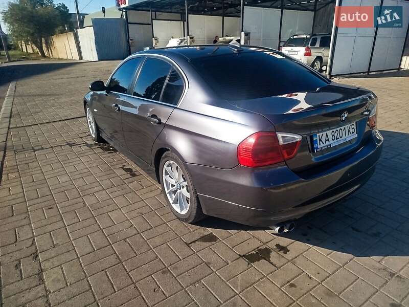 Седан BMW 3 Series 2005 в Вознесенске