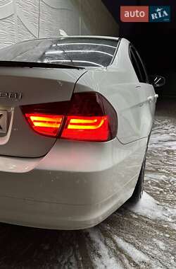 Седан BMW 3 Series 2010 в 