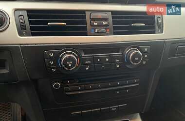 Купе BMW 3 Series 2011 в 