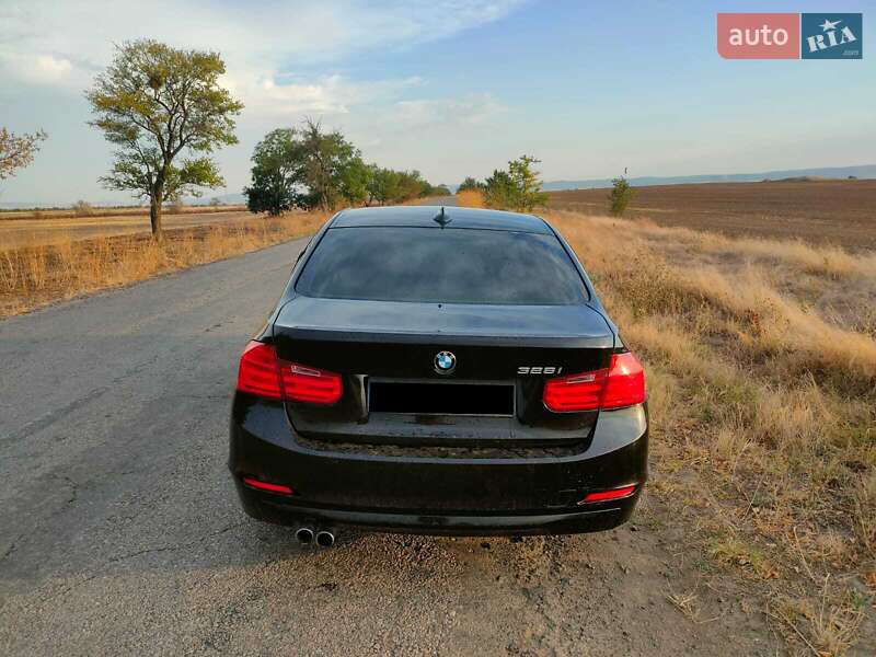 Седан BMW 3 Series 2012 в Рени