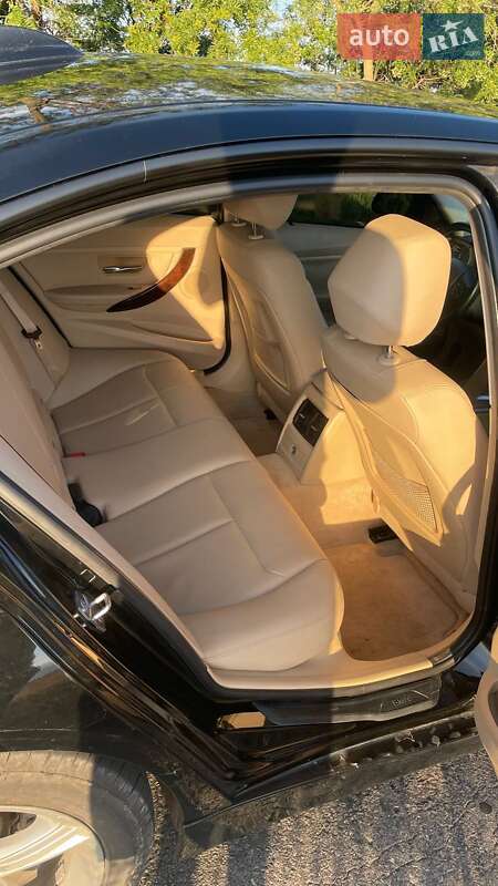 Седан BMW 3 Series 2012 в Рени