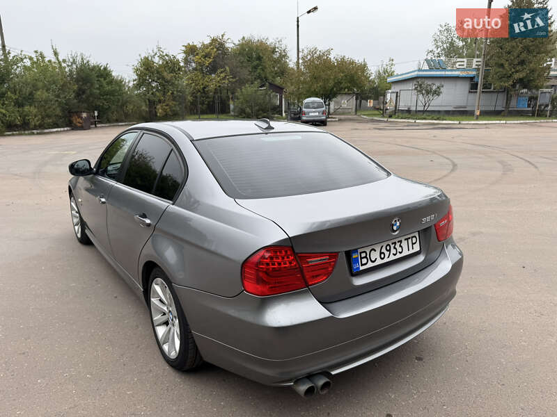 Седан BMW 3 Series 2011 в Шептицькому