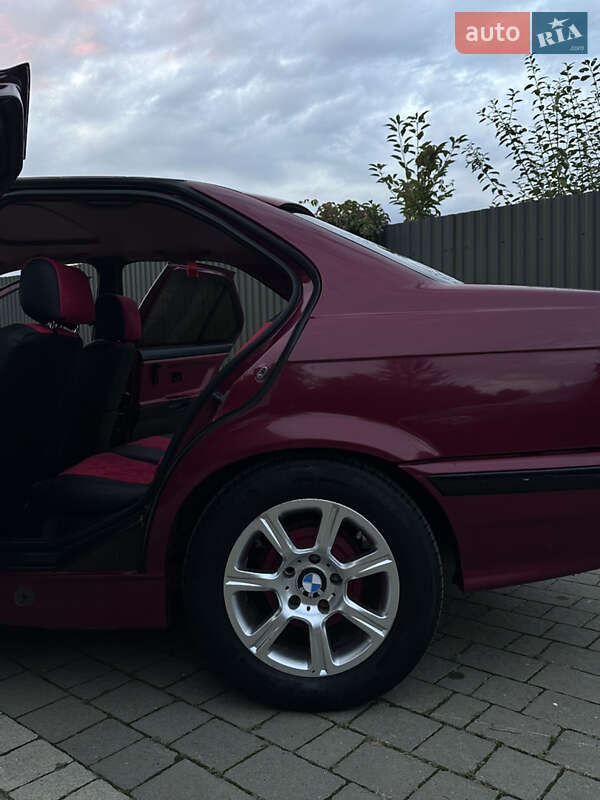 Седан BMW 3 Series 1993 в Ивано-Франковске