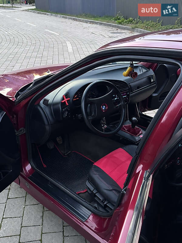Седан BMW 3 Series 1993 в Ивано-Франковске