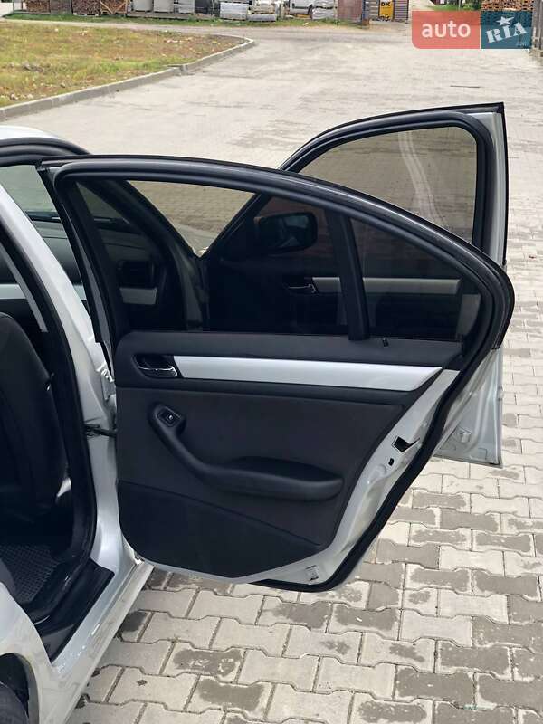 Седан BMW 3 Series 2004 в Львові