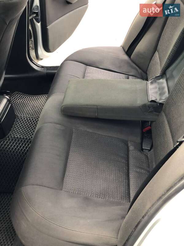 Седан BMW 3 Series 2004 в Львові