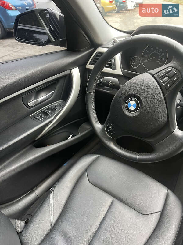 Седан BMW 3 Series 2016 в Києві