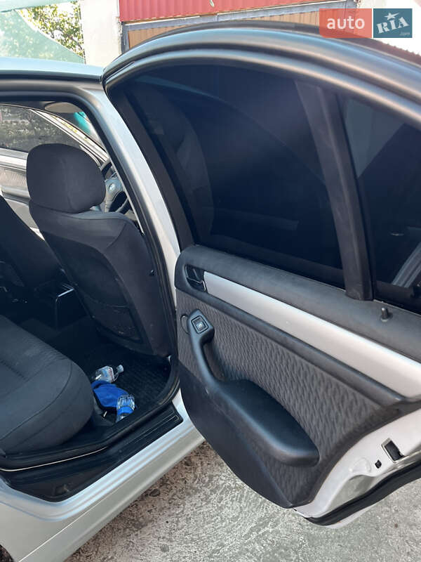 Седан BMW 3 Series 2000 в Сокирянах