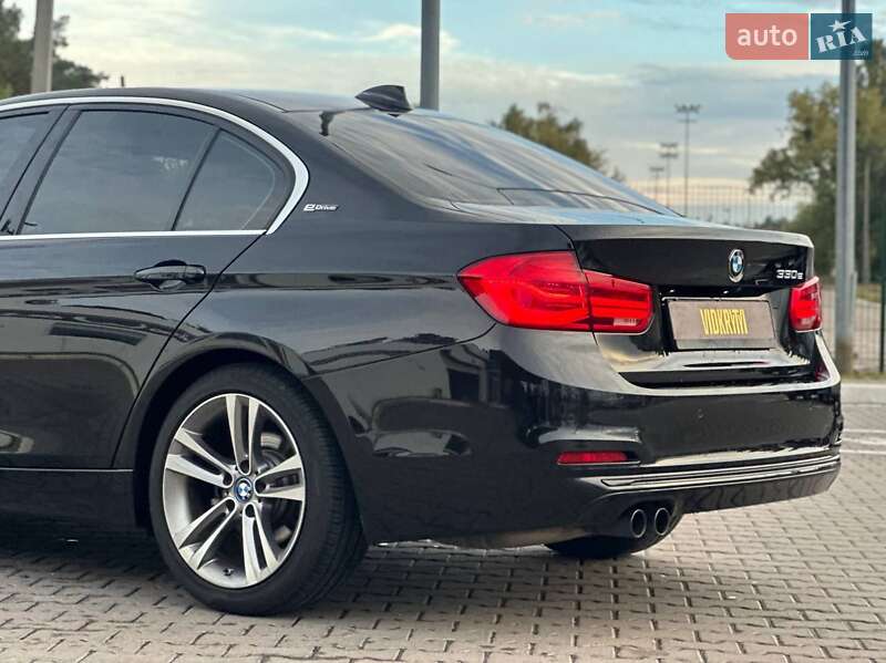 Седан BMW 3 Series 2017 в Киеве