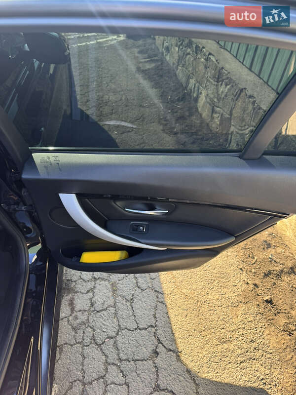 Седан BMW 3 Series 2016 в Гайвороні