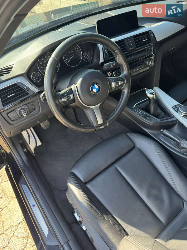 Седан BMW 3 Series 2016 в Гайвороні