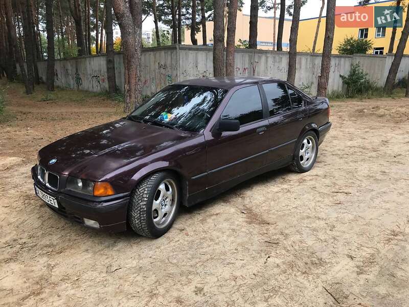 Седан BMW 3 Series 1994 в Вараші