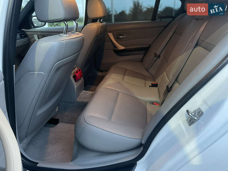 Седан BMW 3 Series 2010 в Одессе