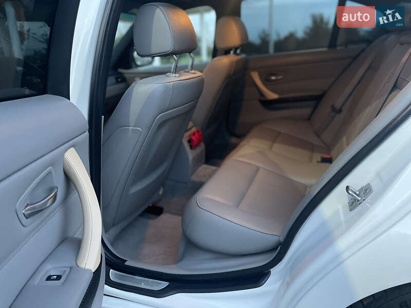 Седан BMW 3 Series 2010 в Одессе