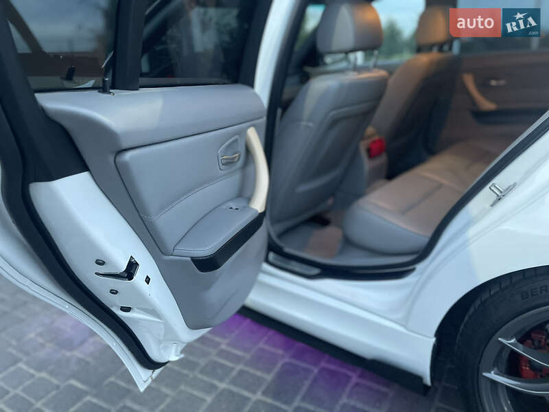 Седан BMW 3 Series 2010 в Одессе