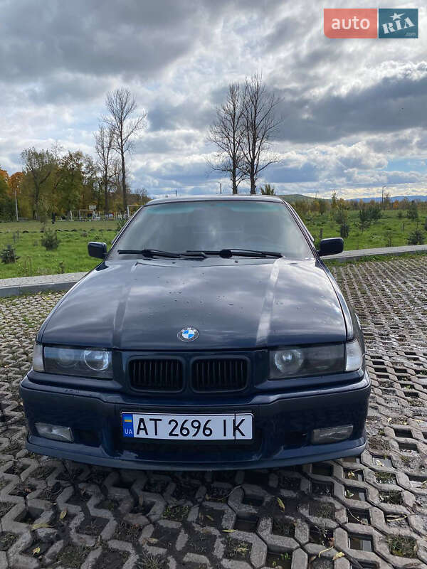 Седан BMW 3 Series 1993 в Коломые