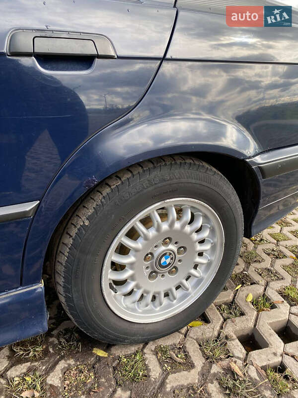 Седан BMW 3 Series 1993 в Коломые