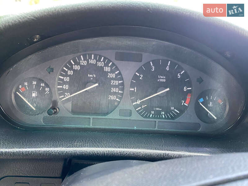 Седан BMW 3 Series 1993 в Коломые