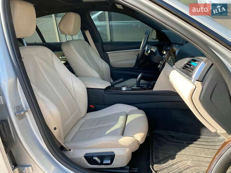 Седан BMW 3 Series 2017 в Киеве