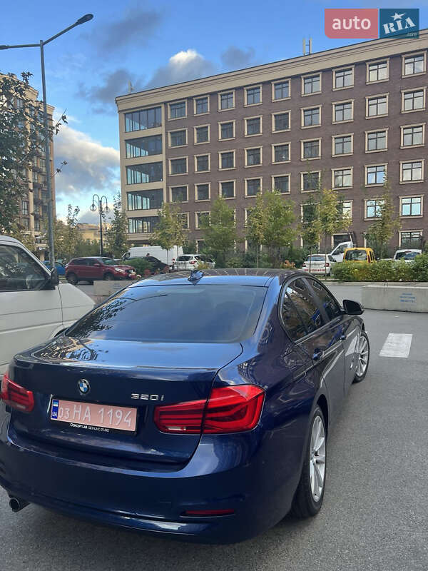 Седан BMW 3 Series 2018 в Киеве