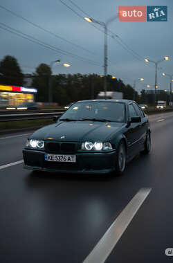 Седан BMW 3 Series 1994 в Днепре
