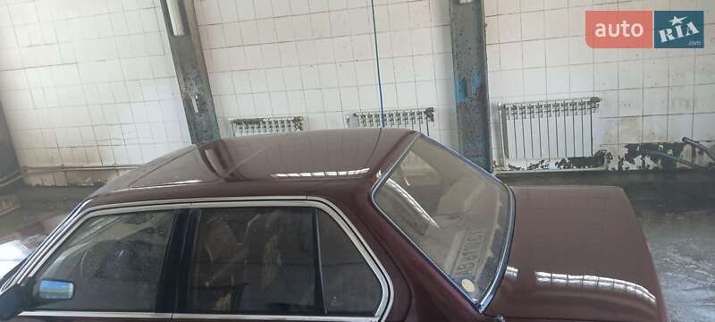 Седан BMW 3 Series 1986 в Ладыжине