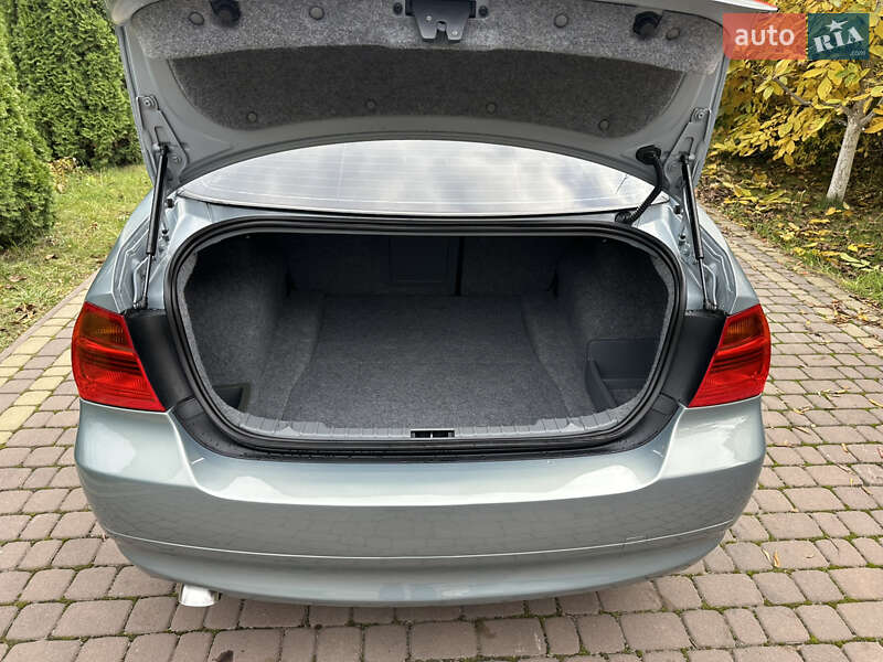Седан BMW 3 Series 2007 в Львове