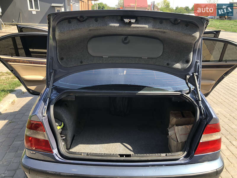 Седан BMW 3 Series 2002 в Белогорье