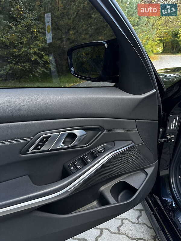 Седан BMW 3 Series 2020 в Львове